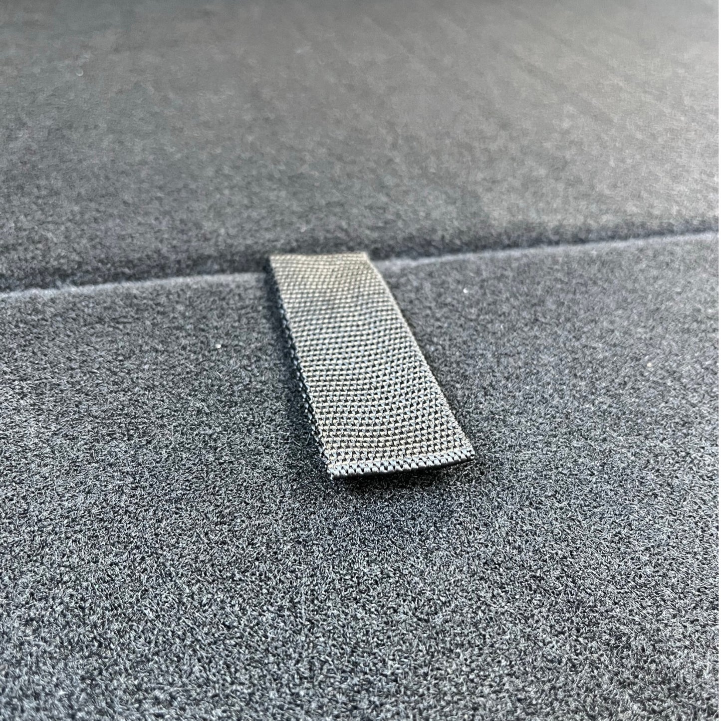 Tesla Model Y / 3 Lifting Strap for Luggage Plates
