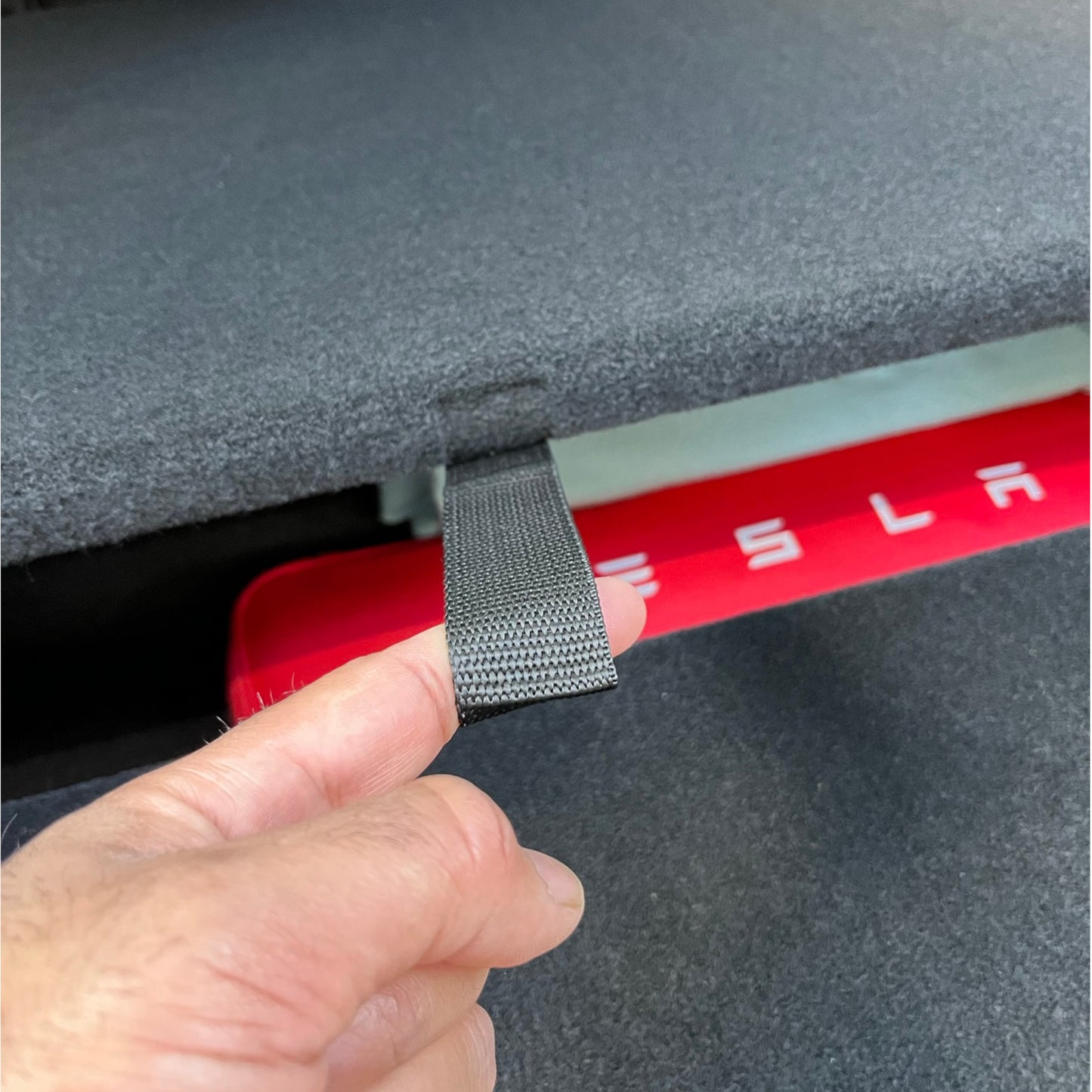 Tesla Model Y / 3 Lifting Strap for Luggage Plates